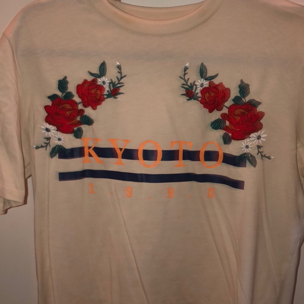 urban outfitters short sleeved graphic tee